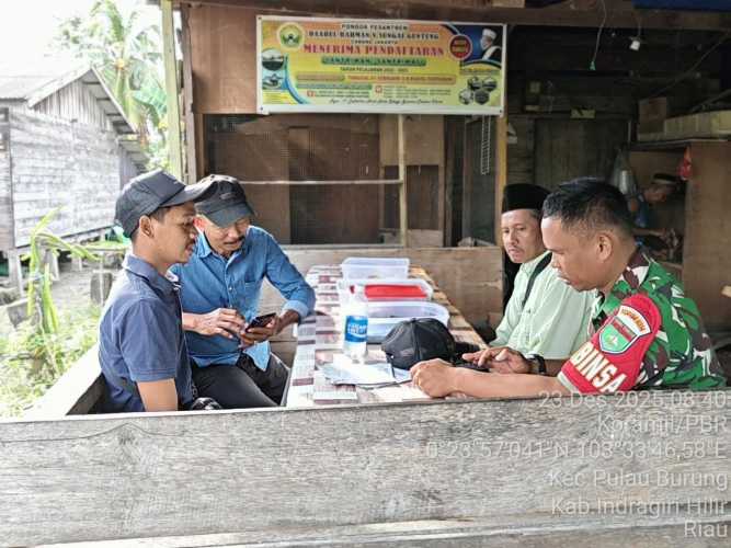 Babinsa Koramil 11/Pulau Burung Ajak Warga Pulau Burung Jaga Keamanan dan Kondusivitas Lingkungan