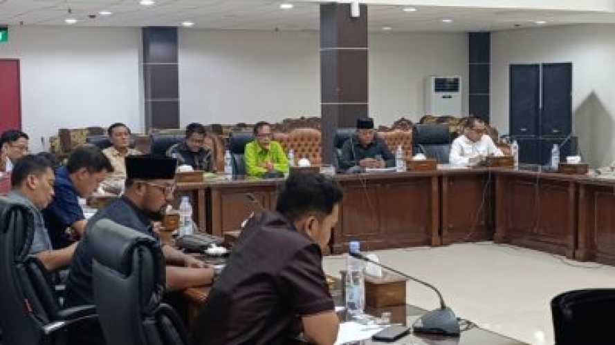 Komisi I DRPD Inhil Gelar RDP dengan FKM-K Bahas Sengketa Tanah Wakaf
