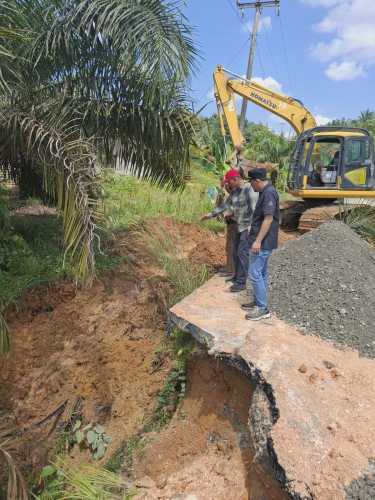 Gerak Cepat Pemprov Riau, Jalan Putus Lipat Kain-Lubuk Agung Langsung Diperbaiki