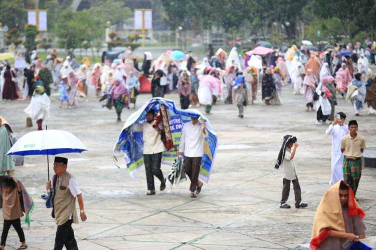 Kemenangan Sejati di Balik Hujan: Tentang Akhlak, Persaudaraan, dan Kedewasaan Jiwa