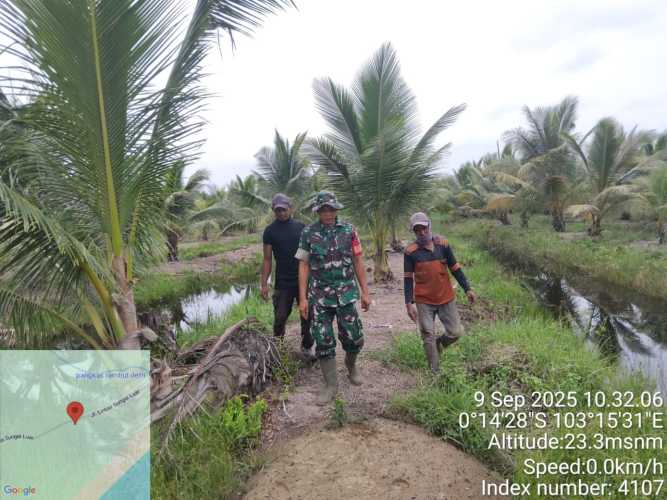 Babinsa Koramil 12/Batang Tuaka, Sertu Januar Melaksanakan Patroli Pre-emptif Untuk Mengantisipasi Karhutlah