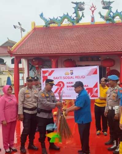 Polsek Tembilahan Hulu dan Bhayangkari Ranting Gelar Bakti Sosial dalam Rangka HUT Bhayangkara ke-79