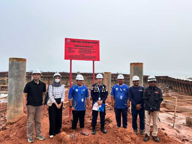 KKP Lepas Papan Segel PT MNS