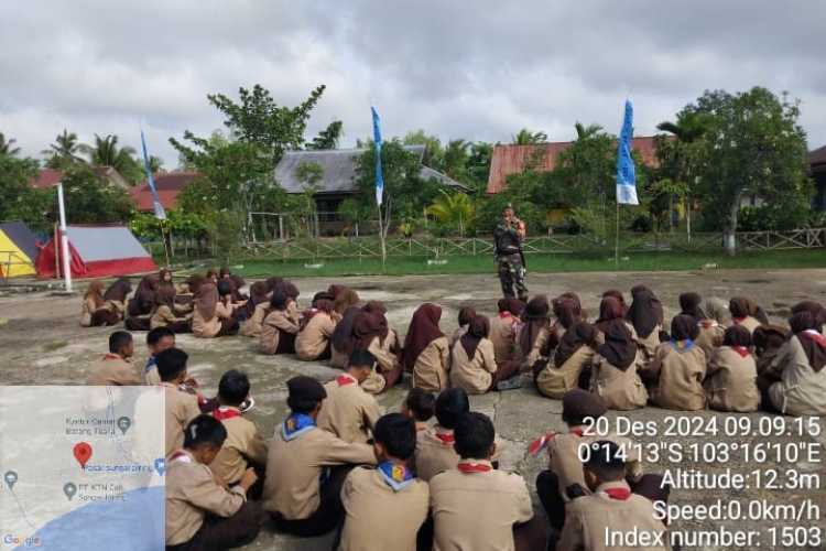 Babinsa Koramil 12/Batang Tuaka Sematkan Semangat Kebangsaan di SMP N-001