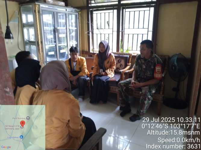 Babinsa Koramil 12/Btk Bimbing Mahasiswa KKN UNISI dalam Program Kampung Pancasila