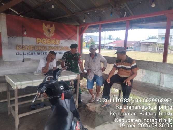 Babinsa Sungai Piring Tanamkan Perilaku Hidup Sehat di Kampung Pancasila