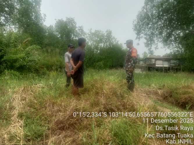 Babinsa Gelar patroli kewaspadaan dan pencegahan bencana banjir