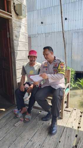 Bhabinkamtibmas Desa Sungai Buluh Sebarkan Maklumat Kapolda Riau tentang Bahaya dan Sanksi Kebakaran Hutan