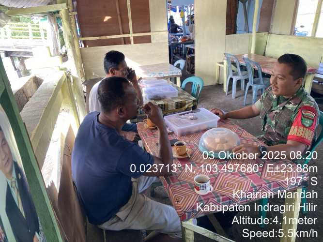 Babinsa Desa Bekawan Jalin Silaturahmi Lewat Kegiatan Komduk Bersama Perangkat Desa