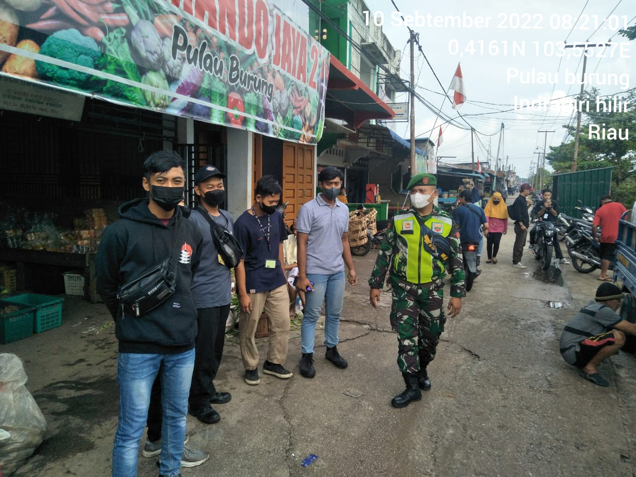 Praka Dedi Hariyawan Babinsa Koramil 11/Pulau Burung Bersama Pemuda Buat Terobosan