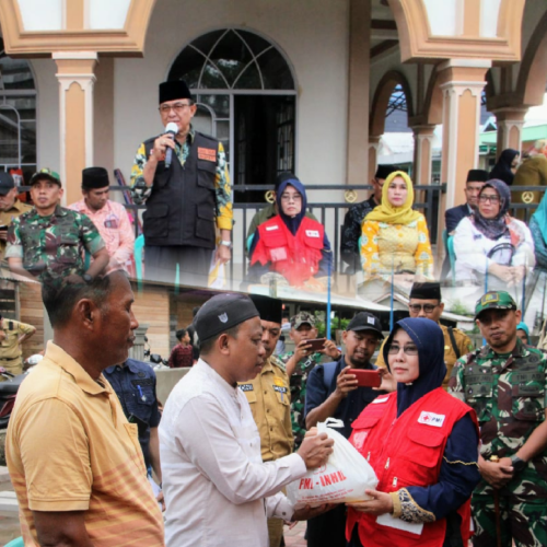 Bupati H.M Wardan Melihat Langsung Korban Musibah Longsor dan Berikan Bantuan